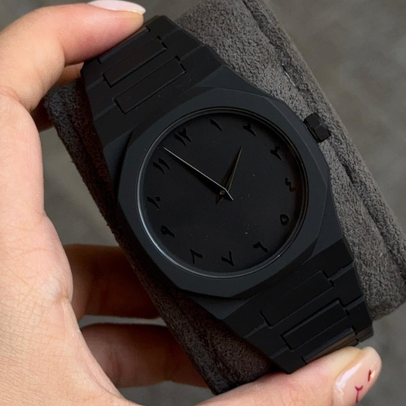 Black Arabic Aura Watch